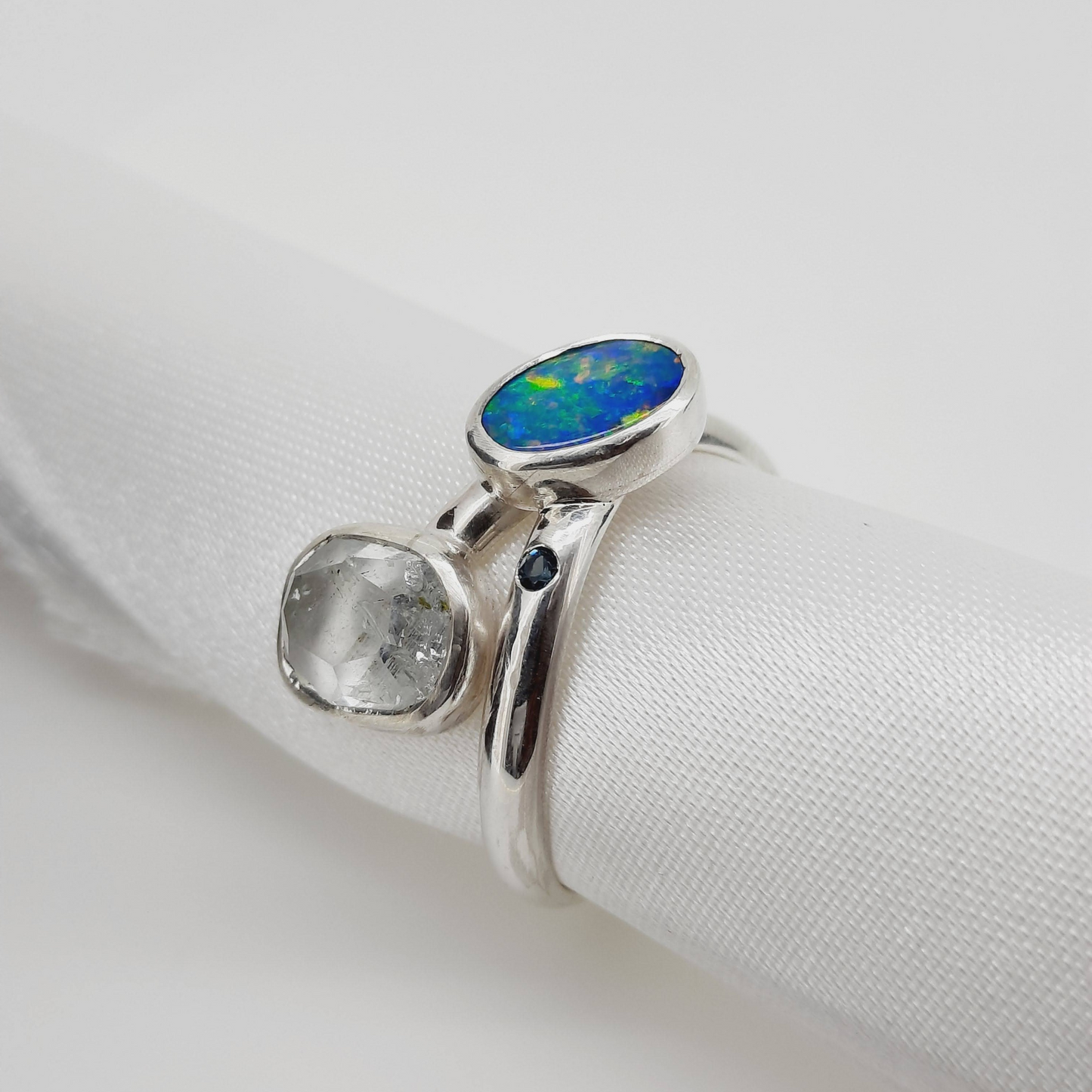 NAOMI SCHWARTZ | THREE STONE OVERLAP RING