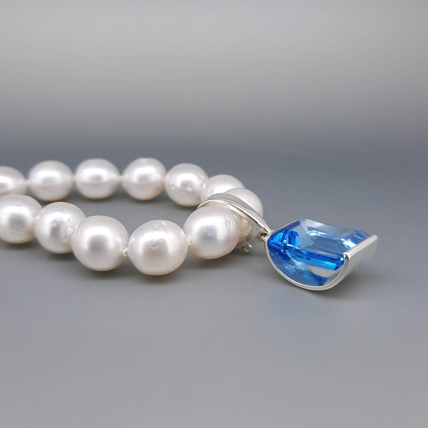 NAOMI SCHWARTZ | SWISS BLUE TOPAZ PENDANT