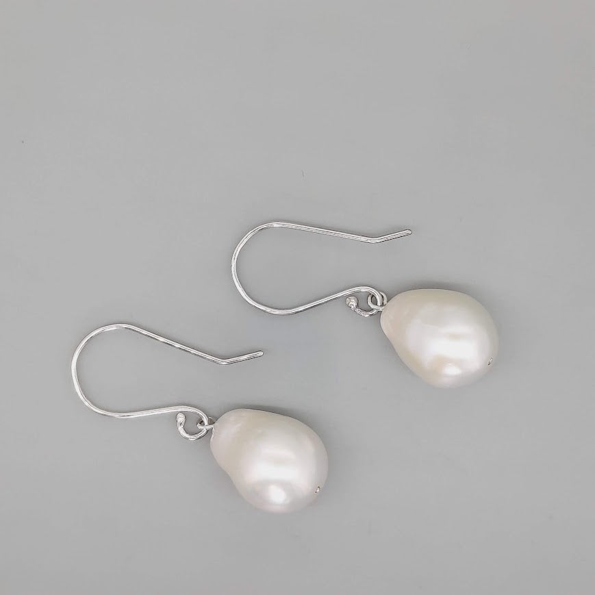 NAOMI SCHWARTZ | BAROQUE FRESHWATER DROP PEARL EARRINGS