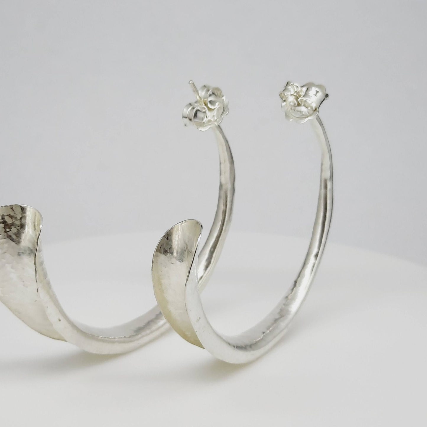 NAOMI SCHWARTZ | CURVE HOOPS EARRINGS