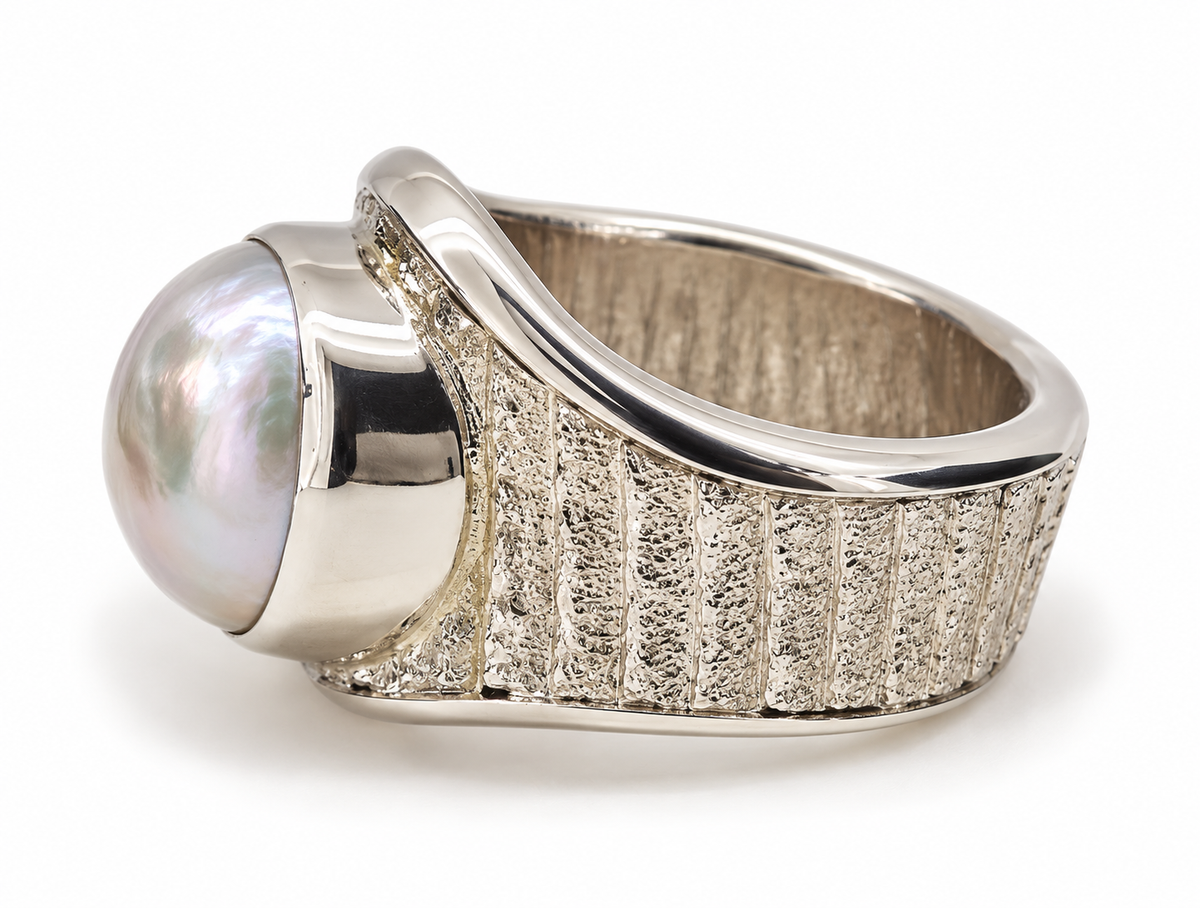 DAN VON SCHUTT | CUTTLEFISH CAST RING WITH WHITE MABE PEARL