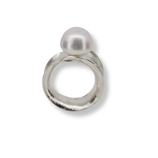 NAOMI SCHWARTZ | SOUTH SEA PEARL CURVE RING