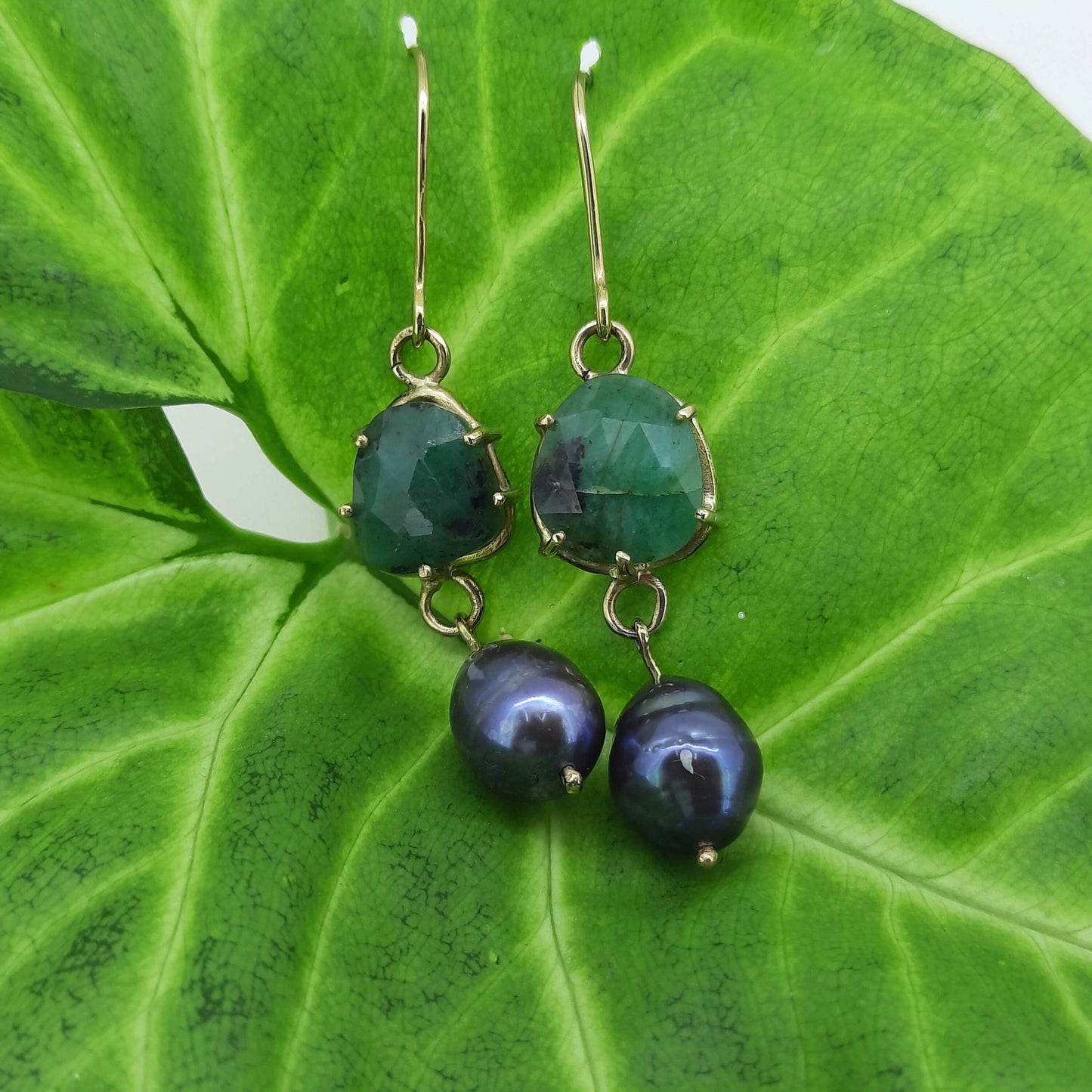 GENEVIEVE DE JONG | EMERALD & VINTAGE PEARL EARRINGS