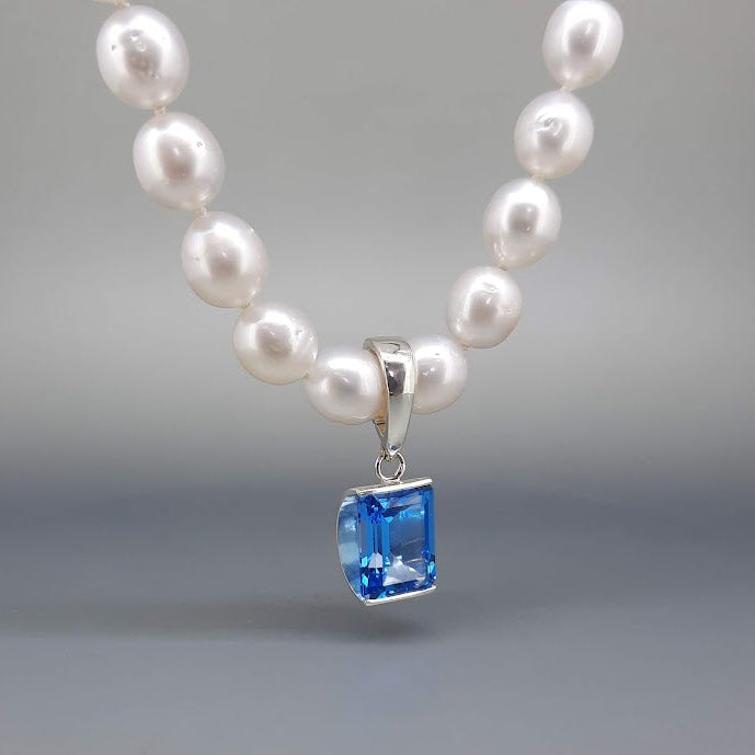 NAOMI SCHWARTZ | SWISS BLUE TOPAZ PENDANT