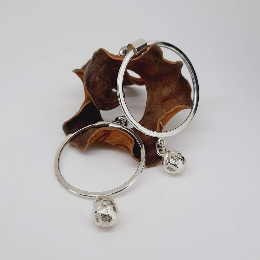ERIN CHENG | JUNIPER BERRY HOOP EARRINGS