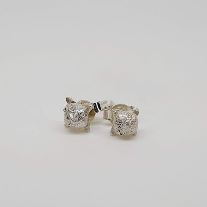 ERIN CHENG | CLOVE STUD EARRINGS