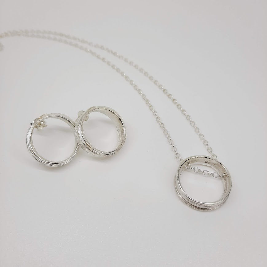 ERIN CHENG | RIDGE CIRCLE EARRINGS