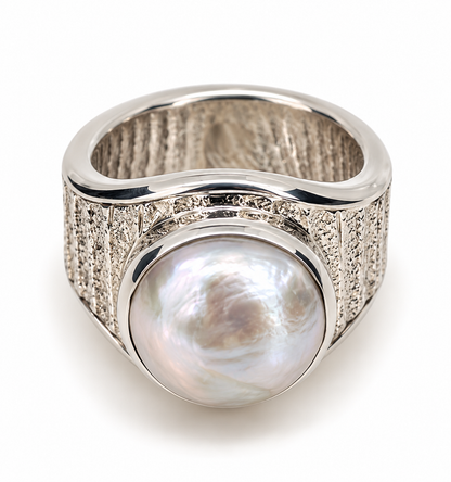 DAN VON SCHUTT | CUTTLEFISH CAST RING WITH WHITE MABE PEARL