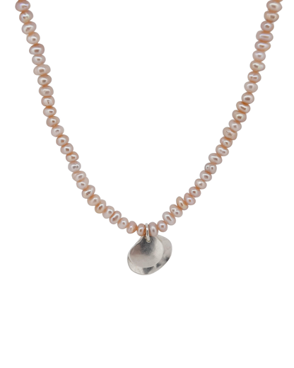 NAOMI SCHWARTZ | MINI COCKLE NECKLACE WITH PINK FRESHWATER PEARLS